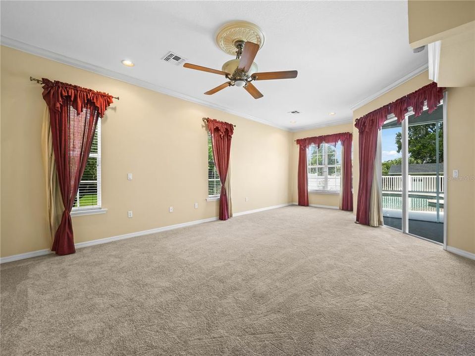 For Sale: $799,000 (3 beds, 3 baths, 2940 Square Feet)