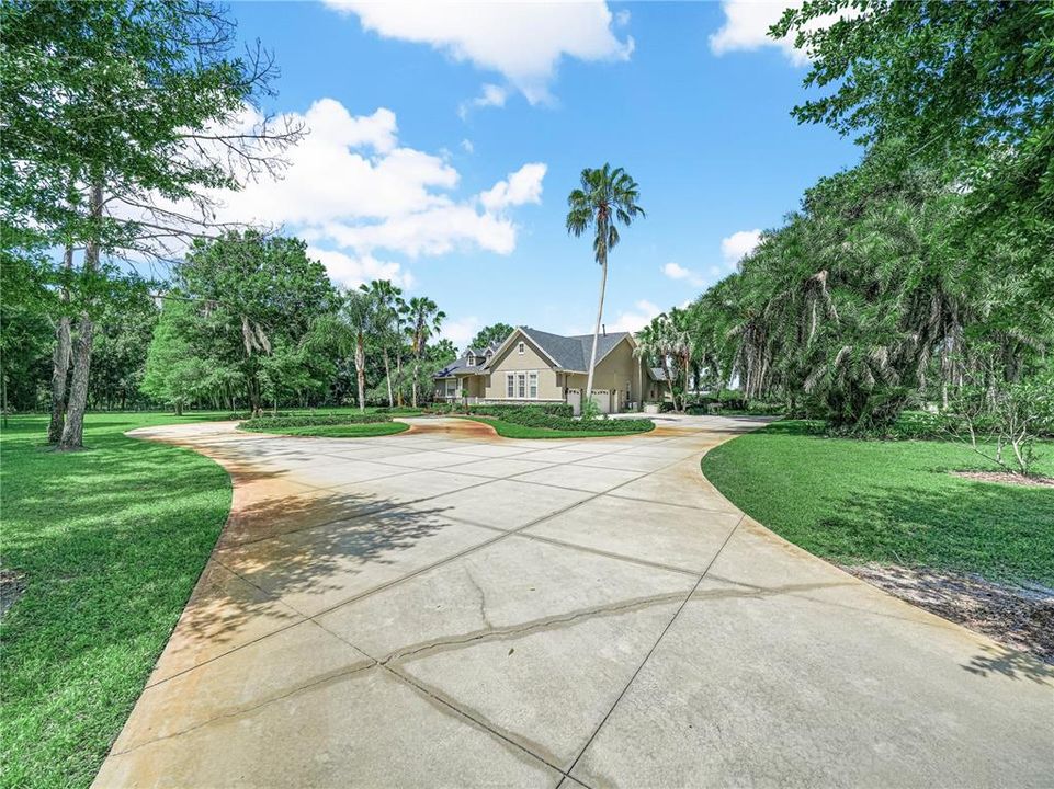For Sale: $799,000 (3 beds, 3 baths, 2940 Square Feet)