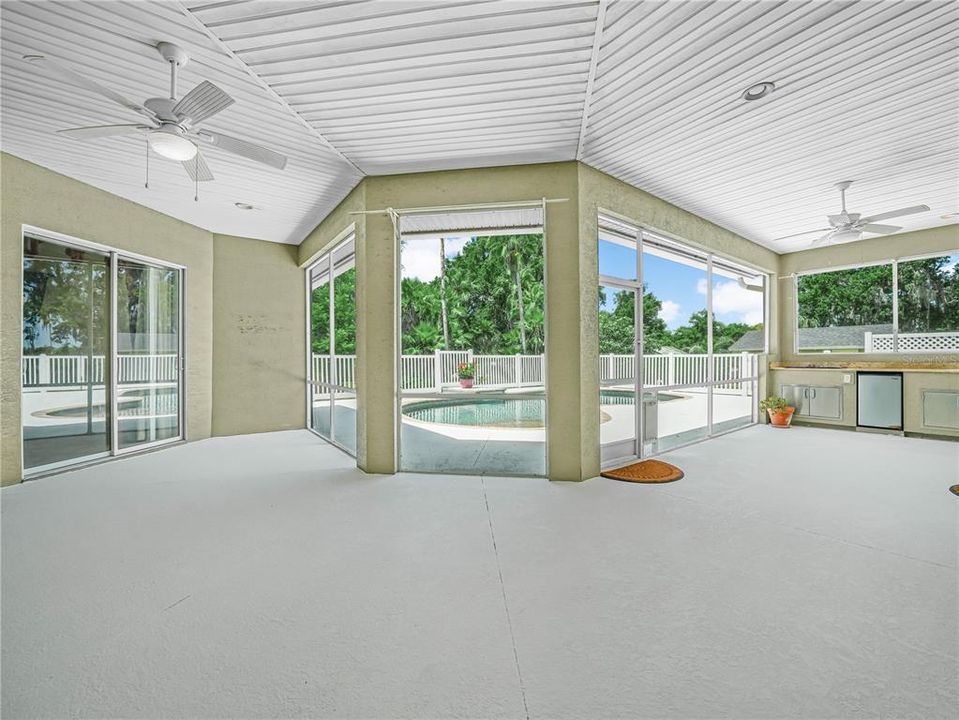 For Sale: $799,000 (3 beds, 3 baths, 2940 Square Feet)