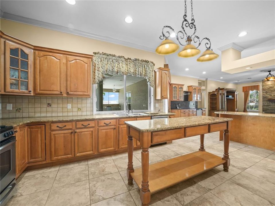 For Sale: $799,000 (3 beds, 3 baths, 2940 Square Feet)