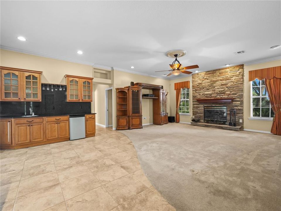 For Sale: $799,000 (3 beds, 3 baths, 2940 Square Feet)