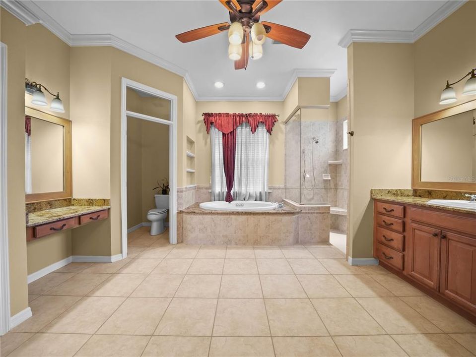 For Sale: $799,000 (3 beds, 3 baths, 2940 Square Feet)