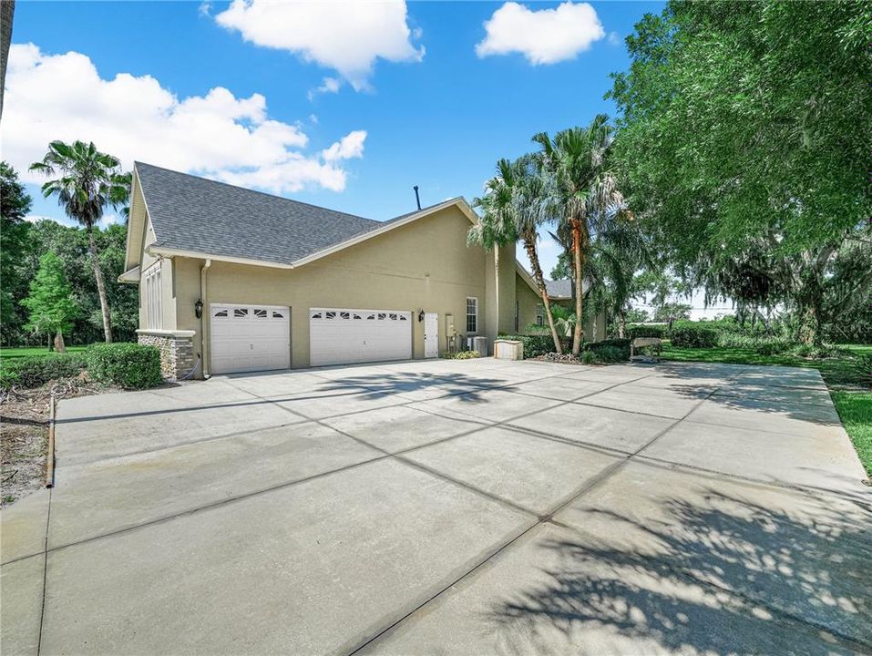 For Sale: $799,000 (3 beds, 3 baths, 2940 Square Feet)