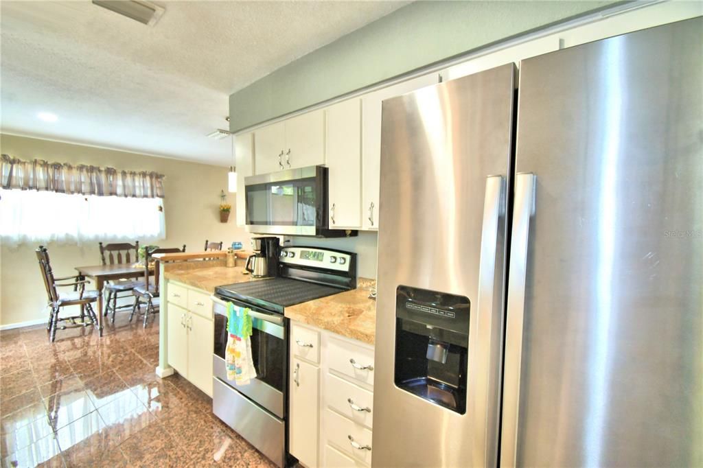 For Sale: $225,000 (2 beds, 1 baths, 1080 Square Feet)