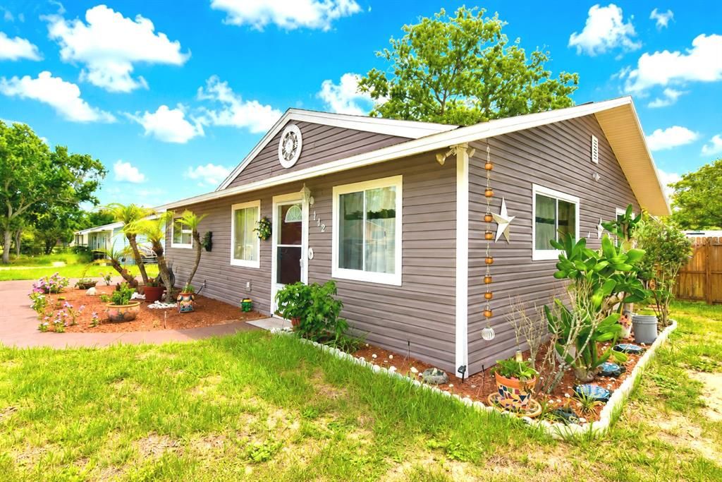 For Sale: $225,000 (2 beds, 1 baths, 1080 Square Feet)