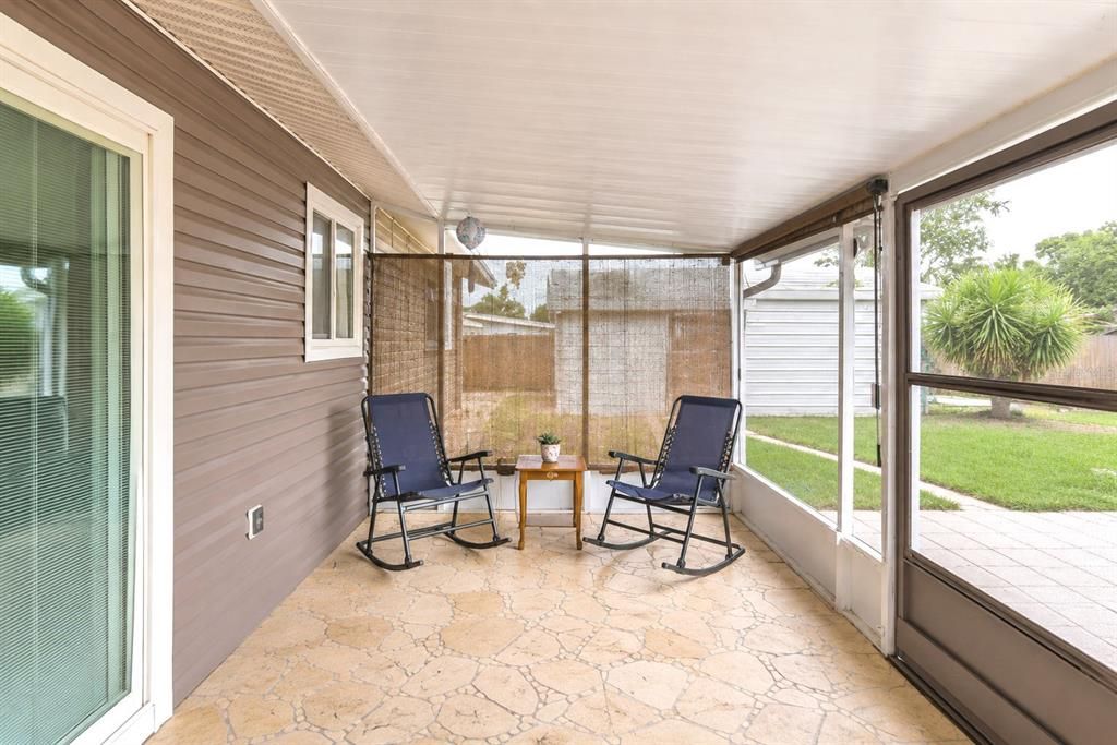 For Sale: $225,000 (2 beds, 1 baths, 1080 Square Feet)