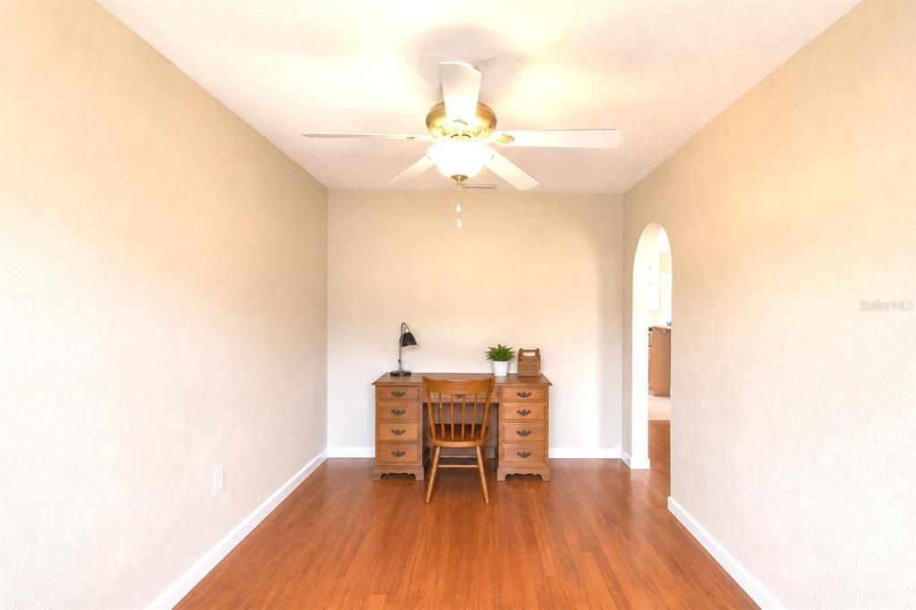 For Sale: $225,000 (2 beds, 1 baths, 1080 Square Feet)