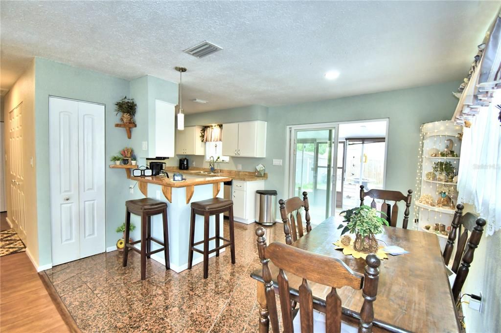 For Sale: $225,000 (2 beds, 1 baths, 1080 Square Feet)
