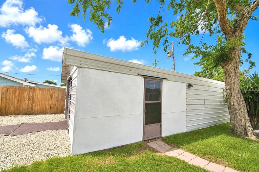 For Sale: $225,000 (2 beds, 1 baths, 1080 Square Feet)