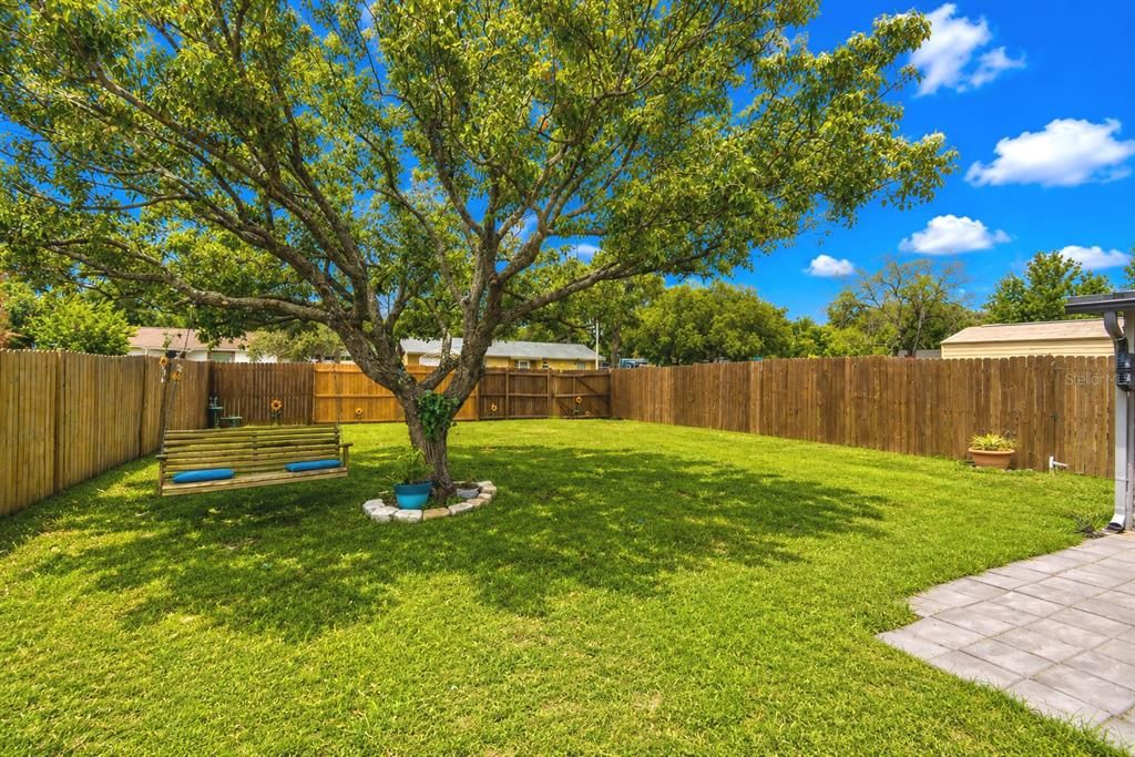 For Sale: $225,000 (2 beds, 1 baths, 1080 Square Feet)