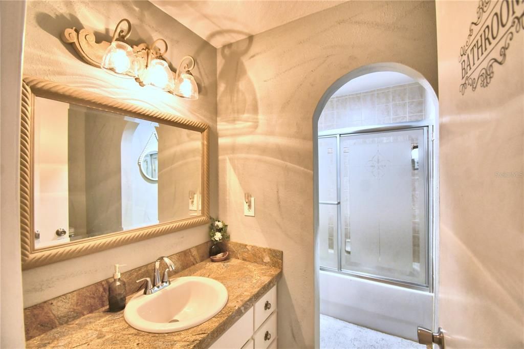 For Sale: $225,000 (2 beds, 1 baths, 1080 Square Feet)