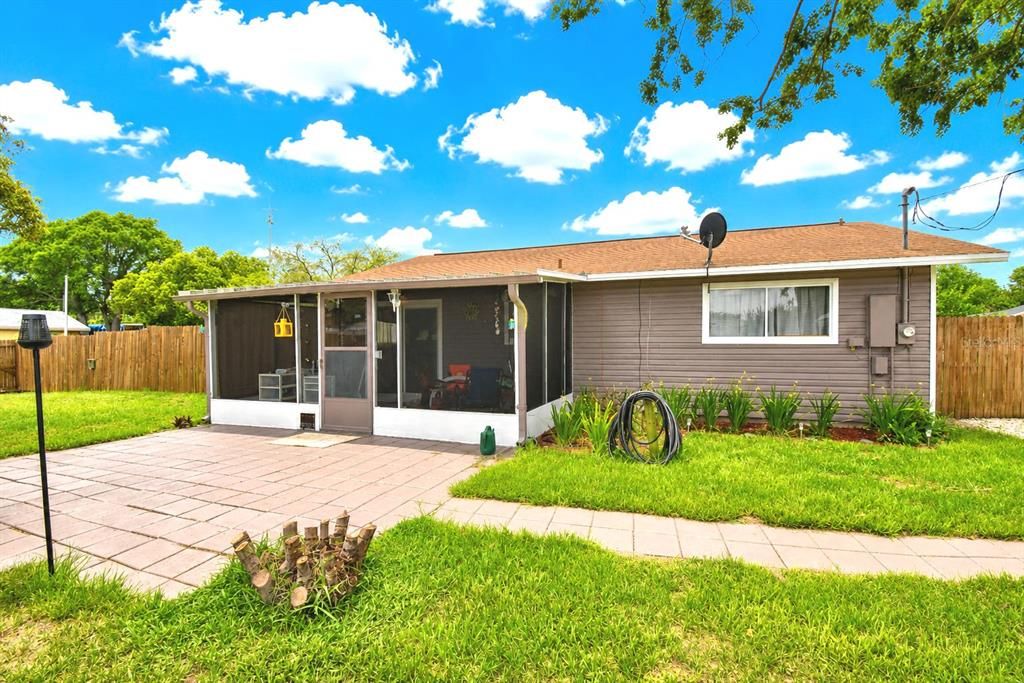 For Sale: $225,000 (2 beds, 1 baths, 1080 Square Feet)