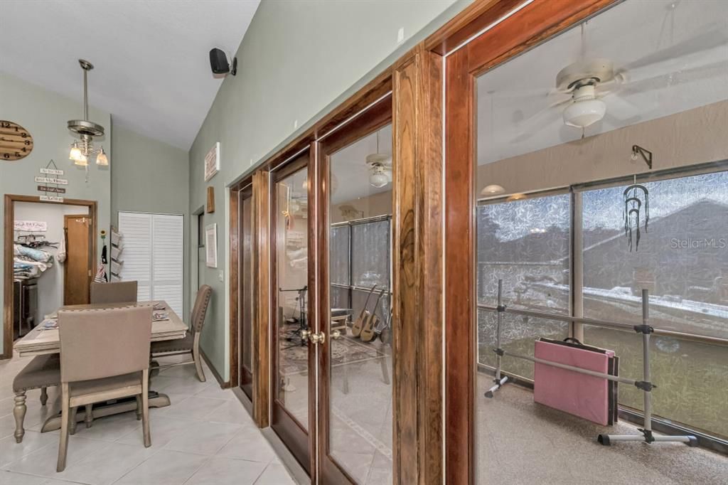 For Sale: $385,900 (3 beds, 3 baths, 1972 Square Feet)