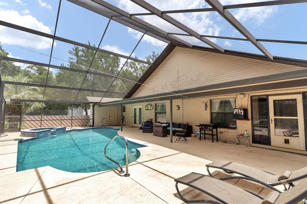 For Sale: $385,900 (3 beds, 3 baths, 1972 Square Feet)