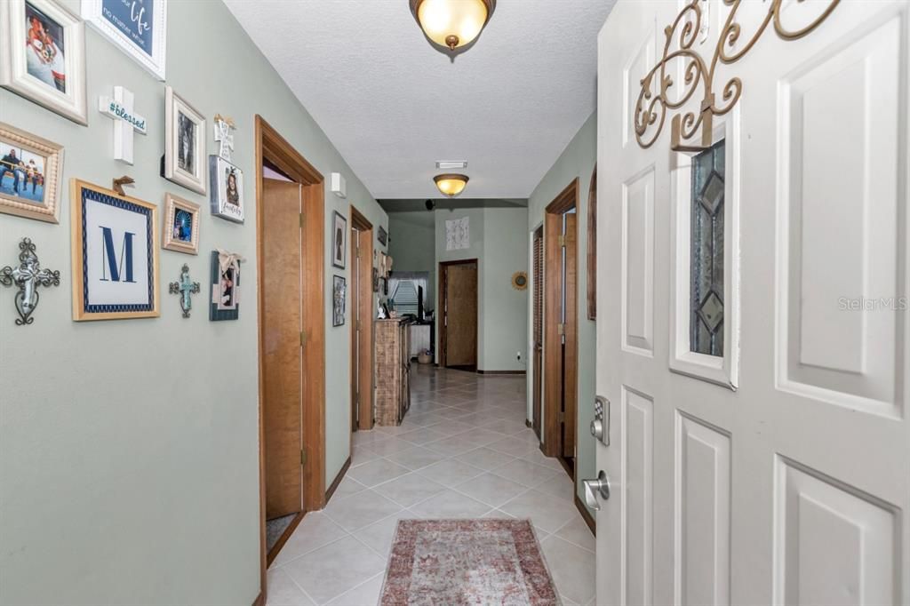 For Sale: $385,900 (3 beds, 3 baths, 1972 Square Feet)