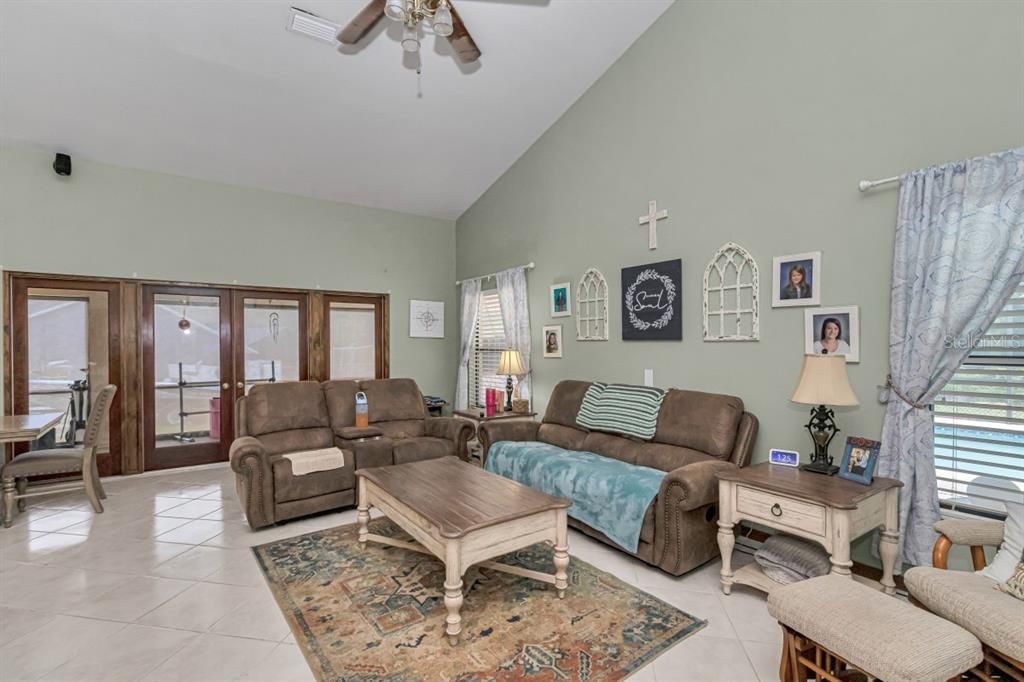 For Sale: $385,900 (3 beds, 3 baths, 1972 Square Feet)