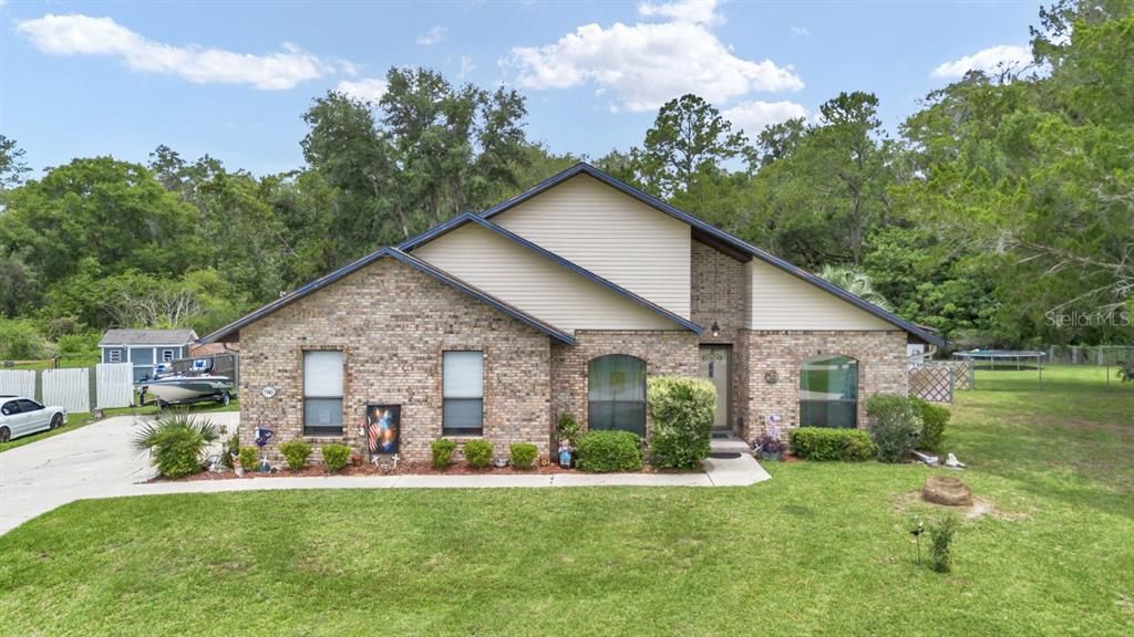 For Sale: $385,900 (3 beds, 3 baths, 1972 Square Feet)