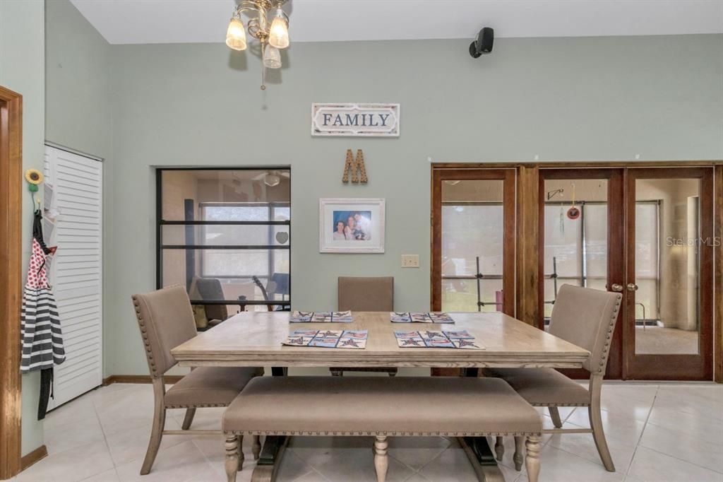 For Sale: $385,900 (3 beds, 3 baths, 1972 Square Feet)