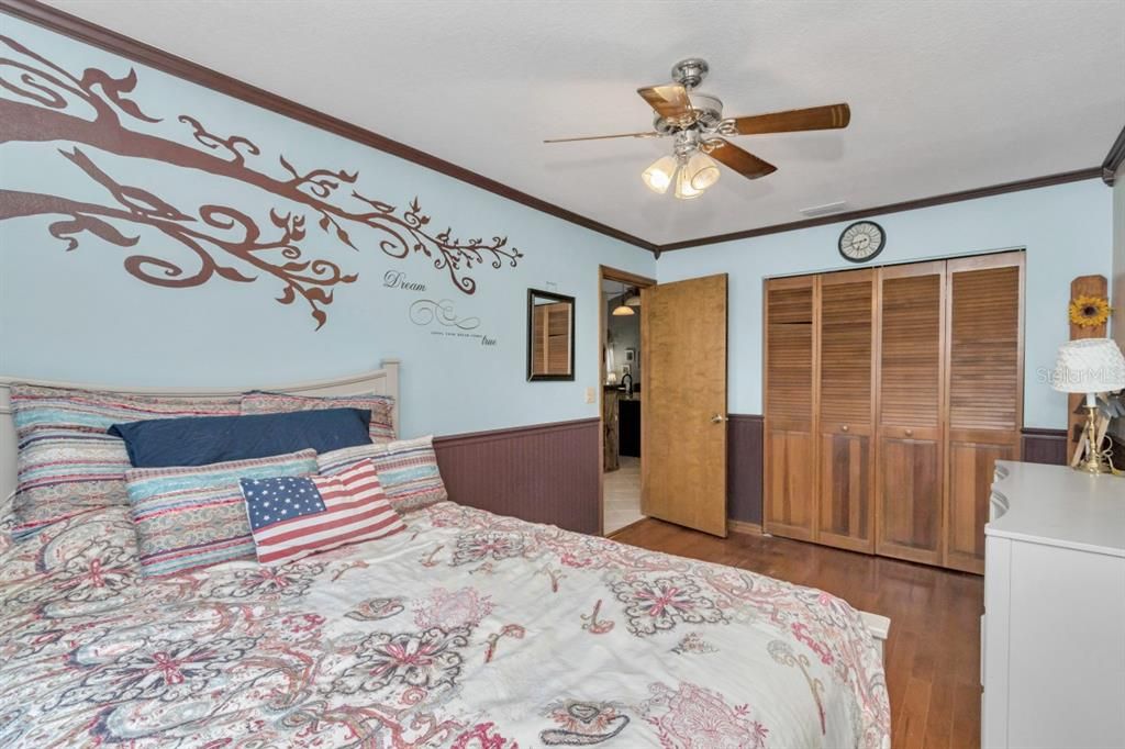 For Sale: $385,900 (3 beds, 3 baths, 1972 Square Feet)