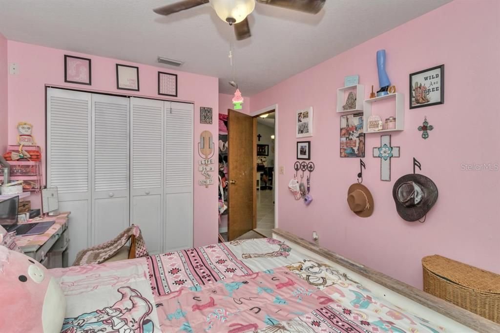 For Sale: $385,900 (3 beds, 3 baths, 1972 Square Feet)