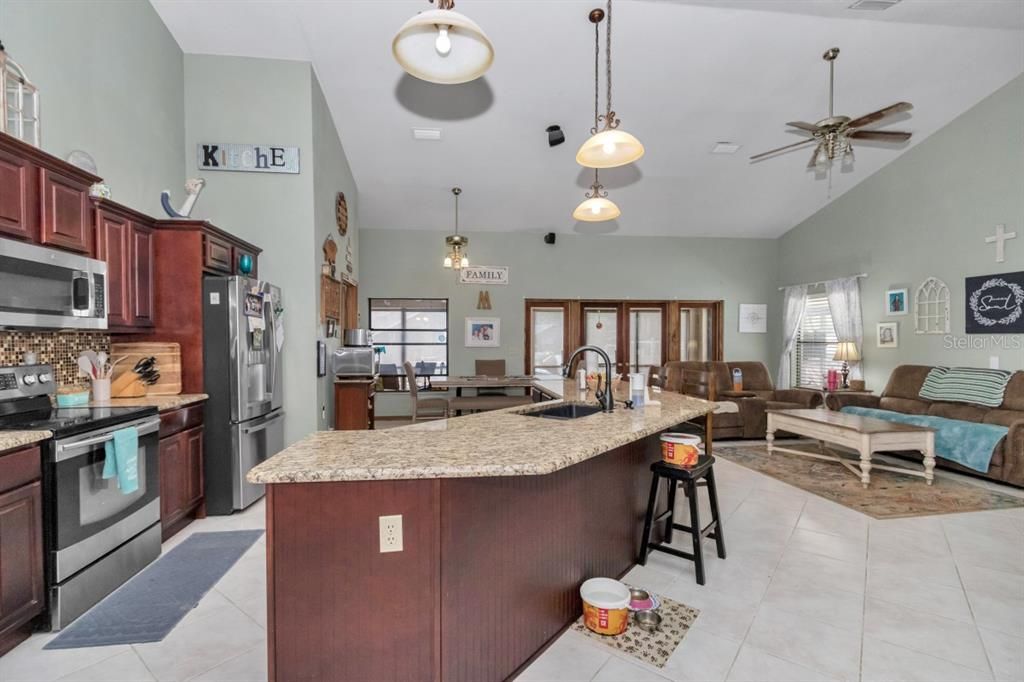 For Sale: $385,900 (3 beds, 3 baths, 1972 Square Feet)