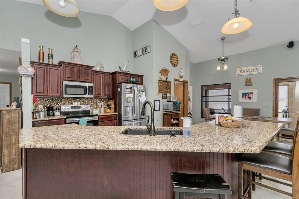 For Sale: $385,900 (3 beds, 3 baths, 1972 Square Feet)