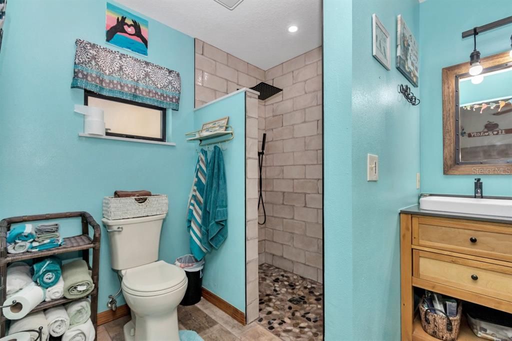 For Sale: $385,900 (3 beds, 3 baths, 1972 Square Feet)