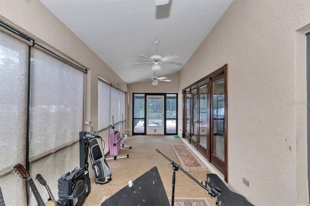 For Sale: $385,900 (3 beds, 3 baths, 1972 Square Feet)