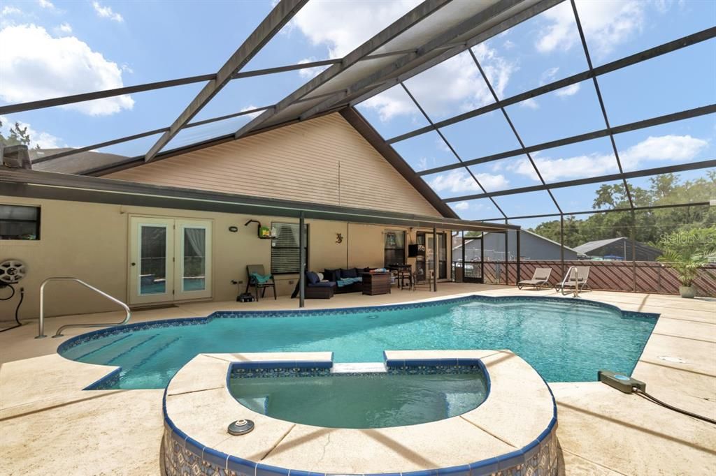 For Sale: $385,900 (3 beds, 3 baths, 1972 Square Feet)