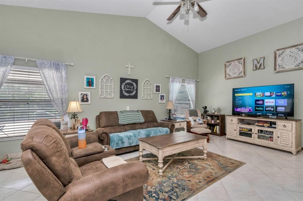 For Sale: $385,900 (3 beds, 3 baths, 1972 Square Feet)