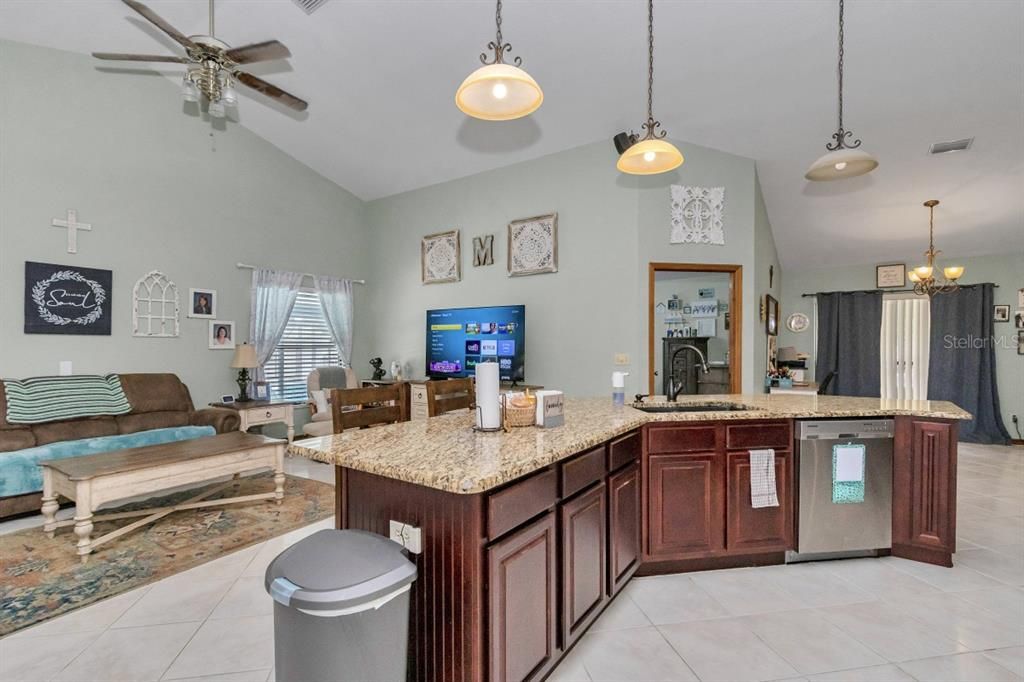 For Sale: $385,900 (3 beds, 3 baths, 1972 Square Feet)