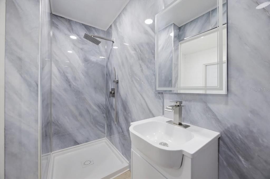 Activo con contrato: $450,000 (3 camas, 2 baños, 1380 Pies cuadrados)