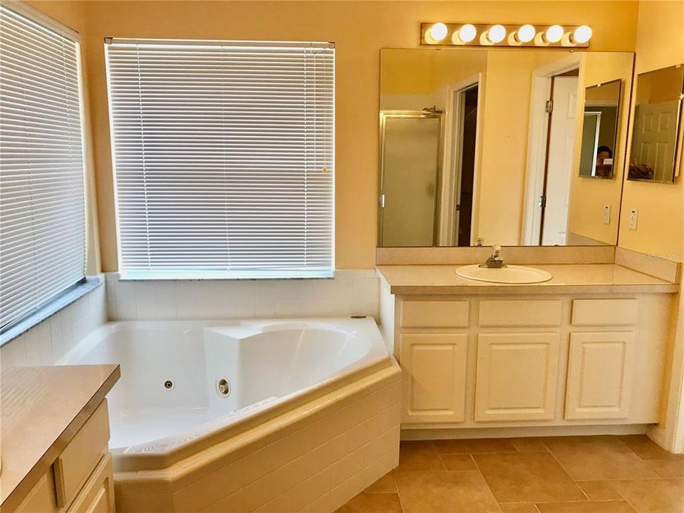For Rent: $2,350 (3 beds, 2 baths, 1559 Square Feet)