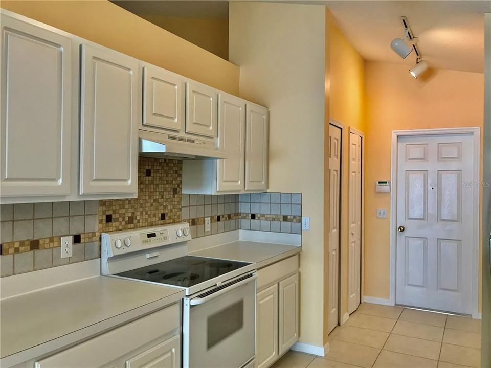 For Rent: $2,350 (3 beds, 2 baths, 1559 Square Feet)