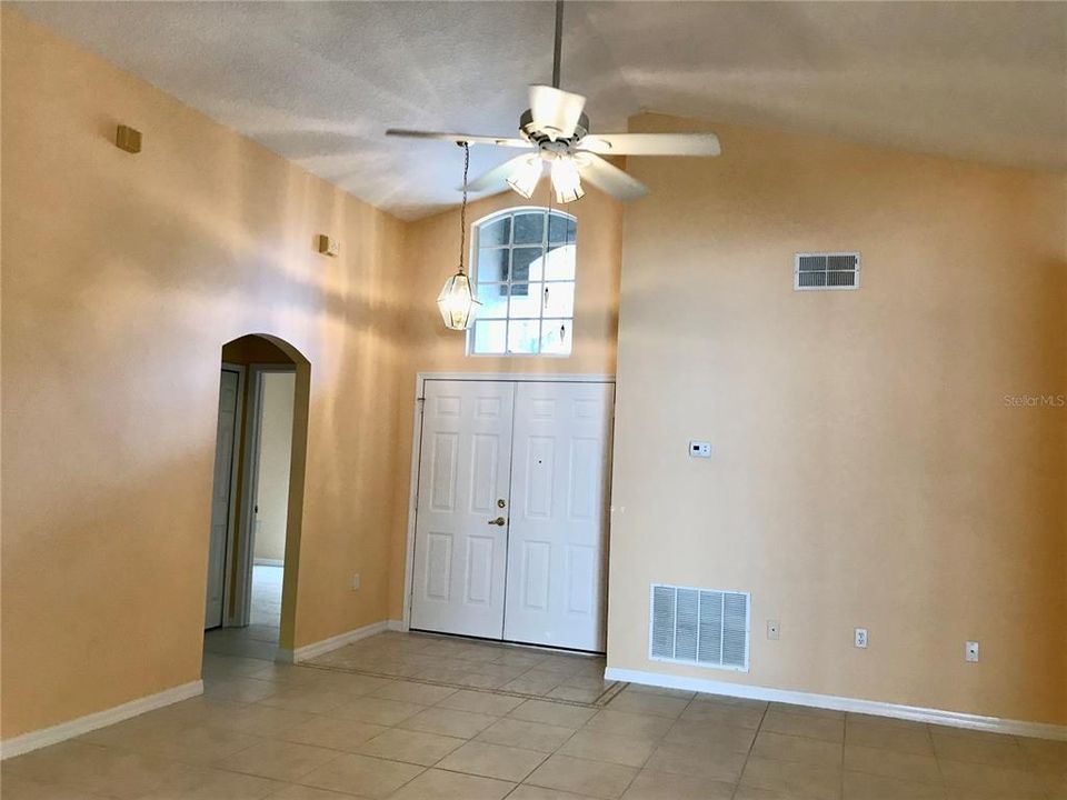 For Rent: $2,350 (3 beds, 2 baths, 1559 Square Feet)