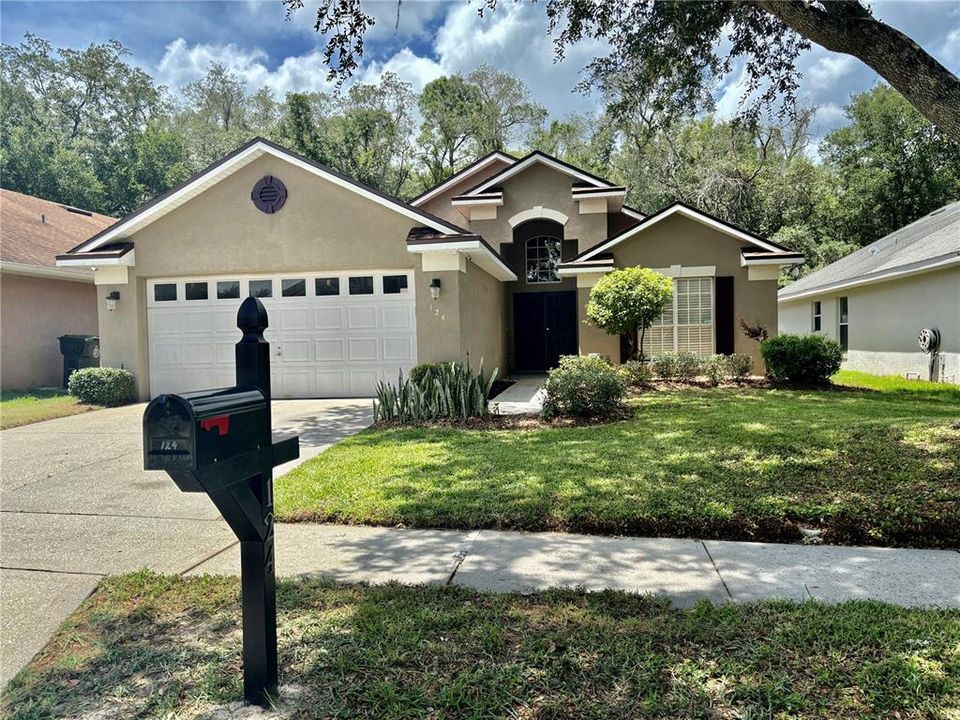 For Rent: $2,350 (3 beds, 2 baths, 1559 Square Feet)