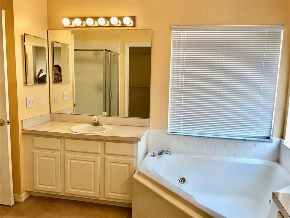 For Rent: $2,350 (3 beds, 2 baths, 1559 Square Feet)