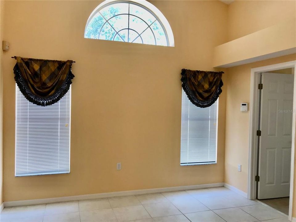 For Rent: $2,350 (3 beds, 2 baths, 1559 Square Feet)