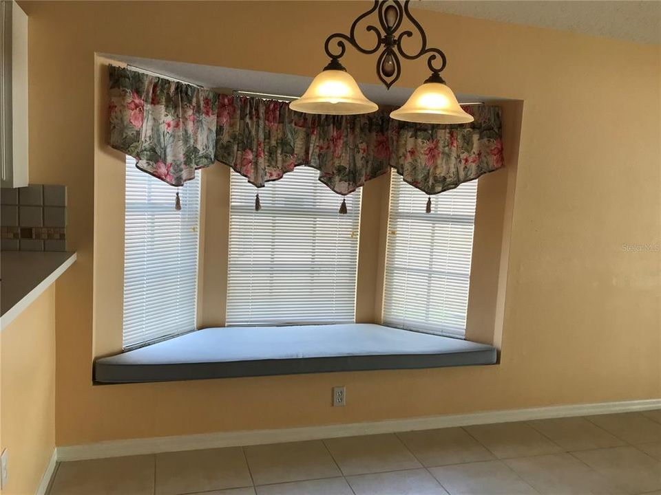 For Rent: $2,350 (3 beds, 2 baths, 1559 Square Feet)
