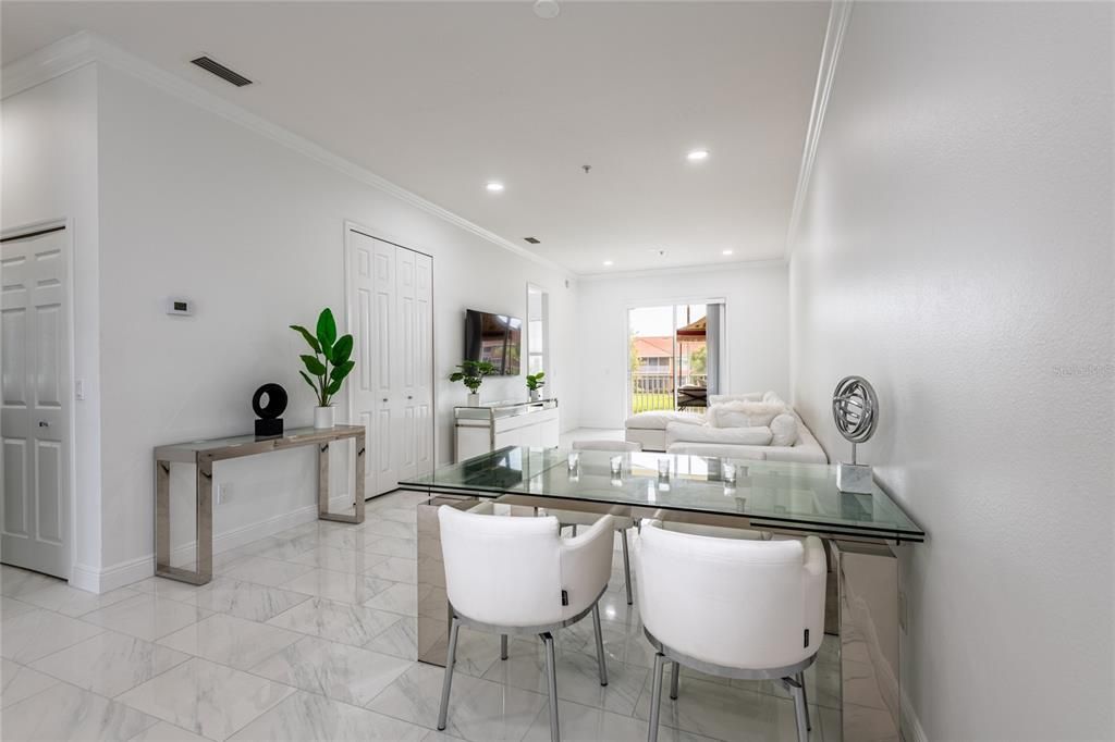 For Sale: $295,000 (2 beds, 2 baths, 1128 Square Feet)