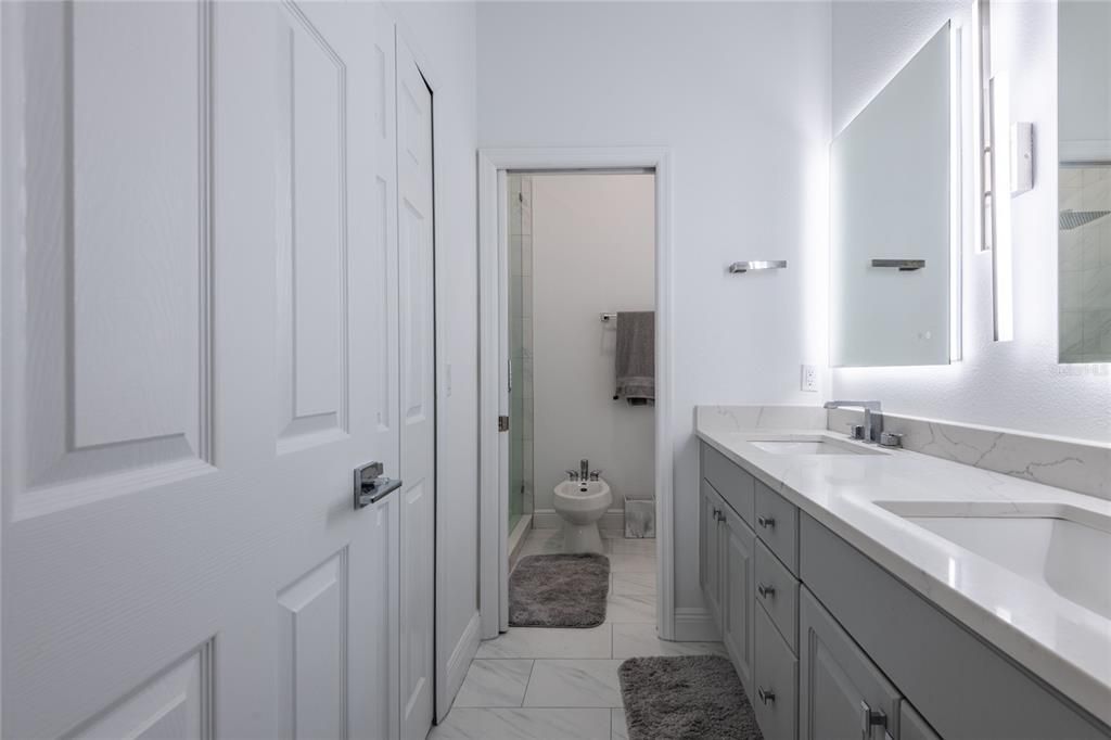 For Sale: $295,000 (2 beds, 2 baths, 1128 Square Feet)
