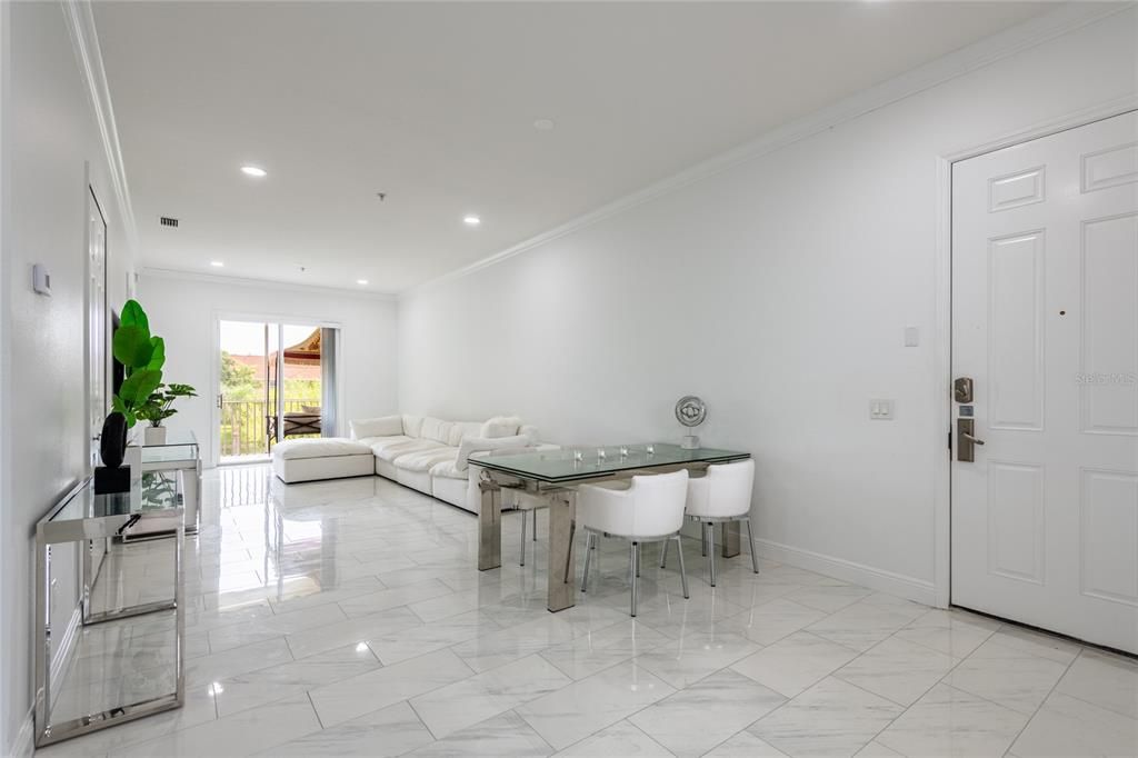 For Sale: $295,000 (2 beds, 2 baths, 1128 Square Feet)