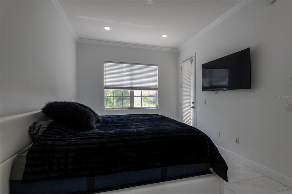 For Sale: $295,000 (2 beds, 2 baths, 1128 Square Feet)