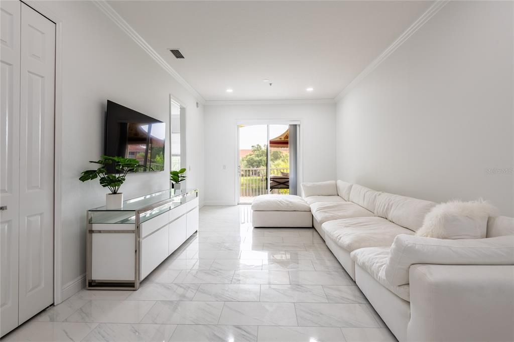 For Sale: $295,000 (2 beds, 2 baths, 1128 Square Feet)
