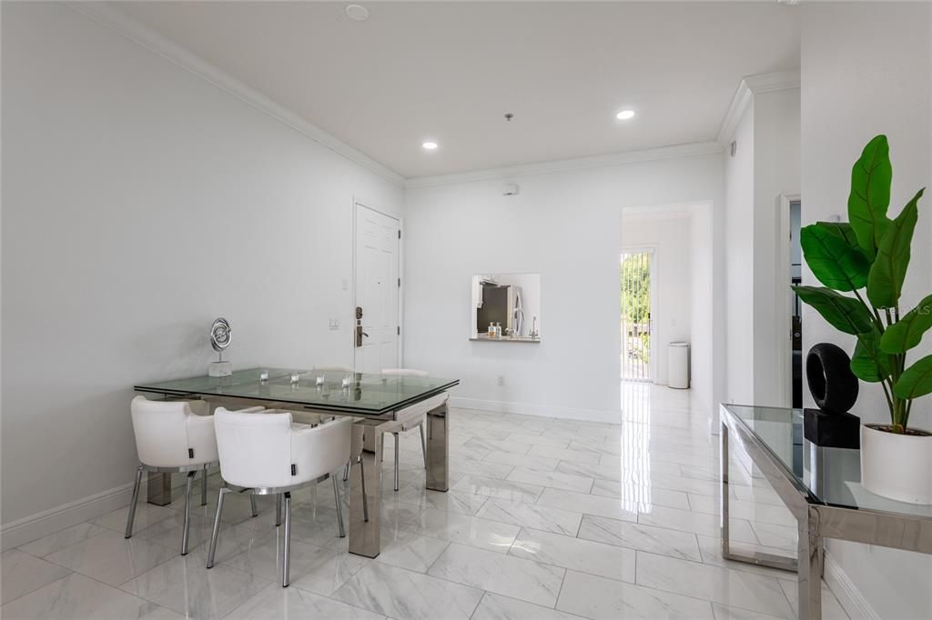 For Sale: $295,000 (2 beds, 2 baths, 1128 Square Feet)