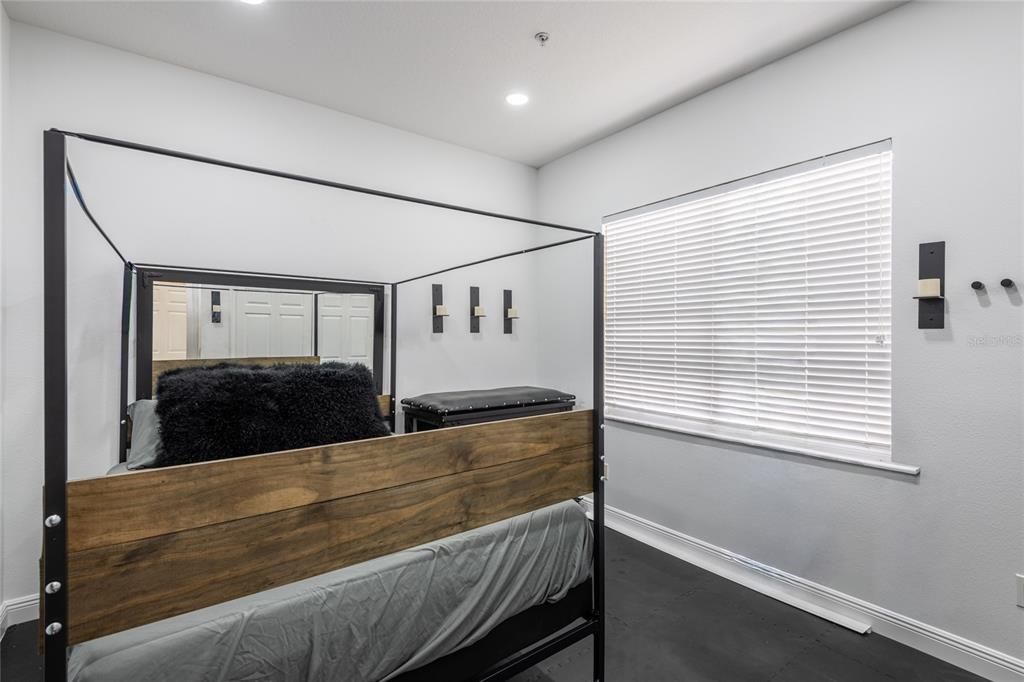 For Sale: $295,000 (2 beds, 2 baths, 1128 Square Feet)