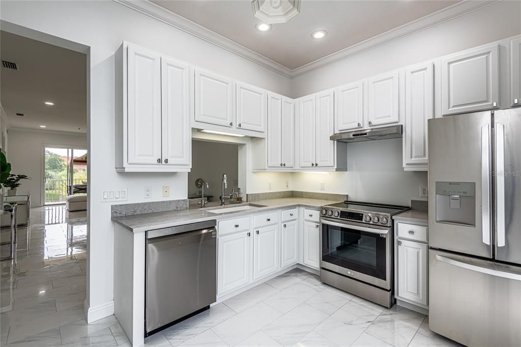 For Sale: $295,000 (2 beds, 2 baths, 1128 Square Feet)