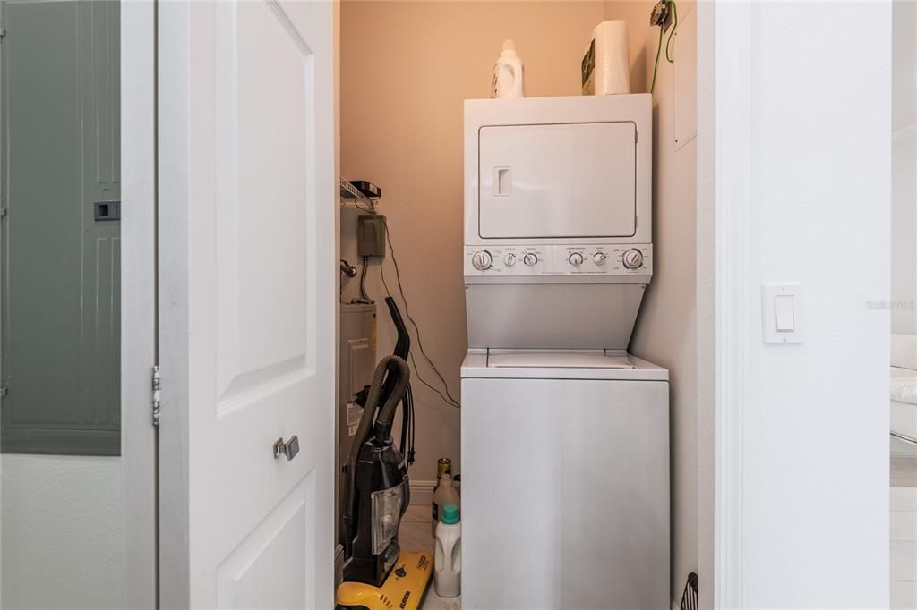 For Sale: $295,000 (2 beds, 2 baths, 1128 Square Feet)