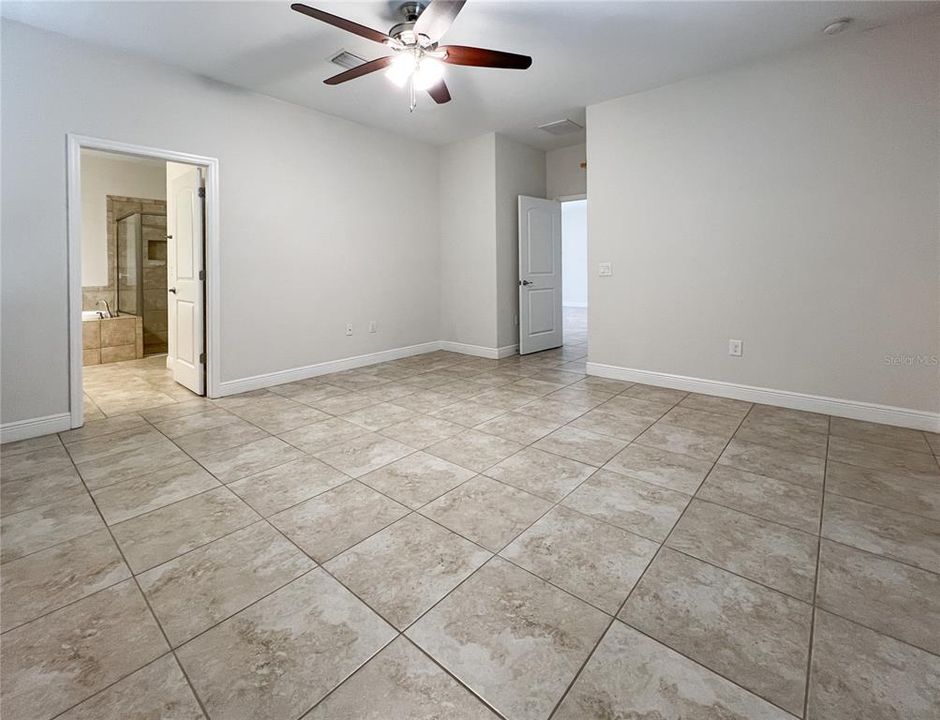 For Sale: $495,000 (4 beds, 3 baths, 2490 Square Feet)