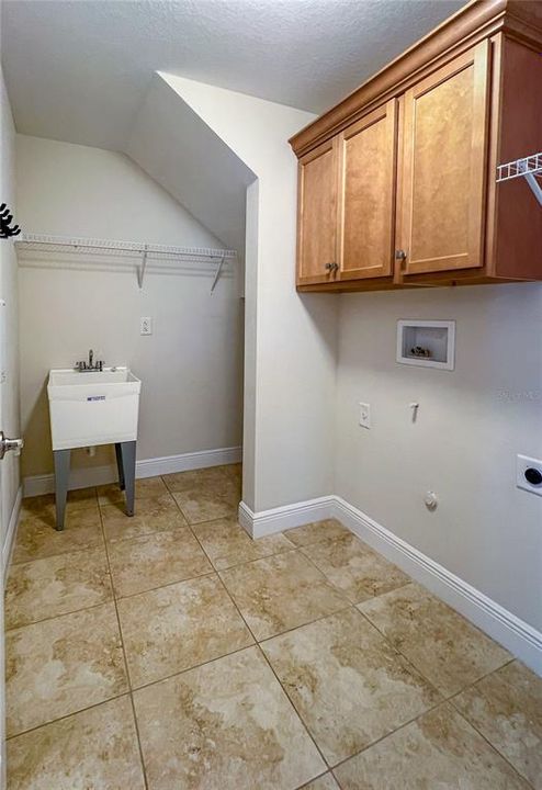 For Sale: $495,000 (4 beds, 3 baths, 2490 Square Feet)